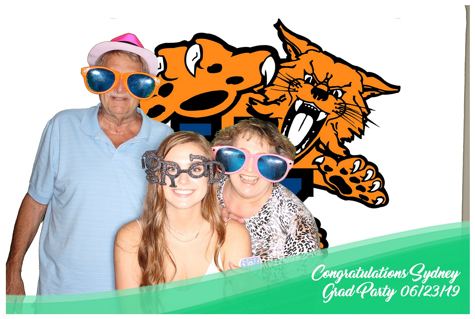 Sydney Grad Party | View more photos from the event at gallery.photoboothcincy.com/u/PhotoBoothCincy/Sydney-Grad-Party